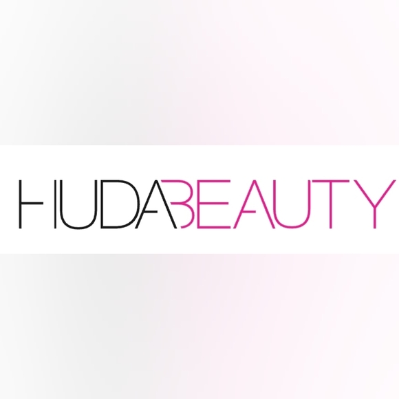 Liquid Matte Ultra-Comfort Transfer-Proof | First Class | Huda Beauty - Picture 16 of 16